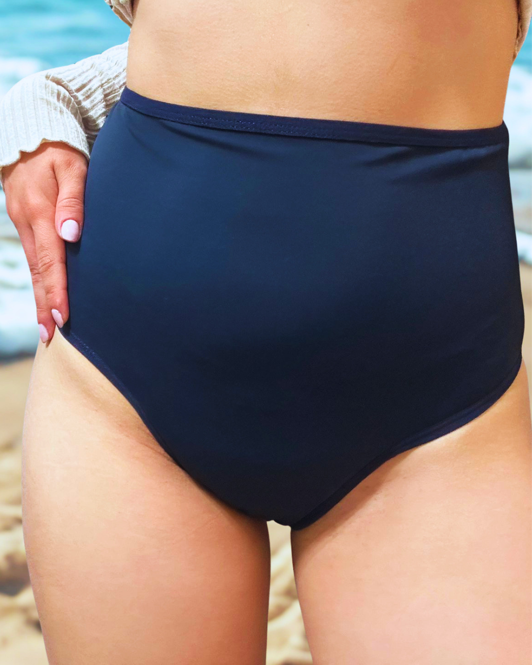 menstrualni kupaći crna gora leto more plaža izbliza